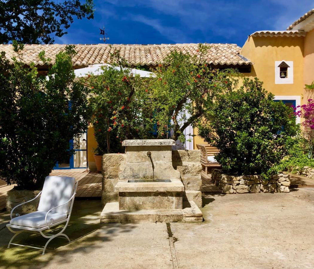 Bastide Du Regent Hotel Le Thor Exterior photo