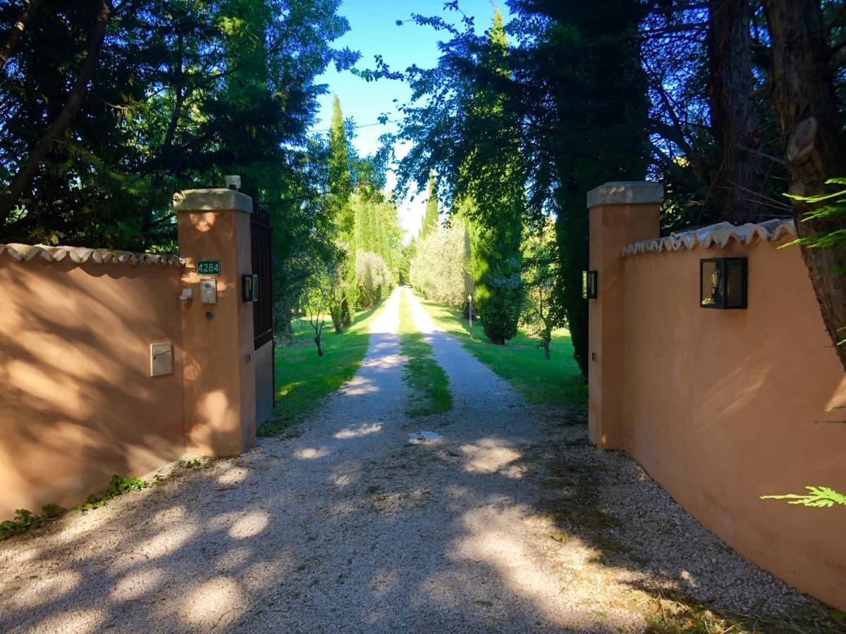 Bastide Du Regent Hotel Le Thor Exterior photo